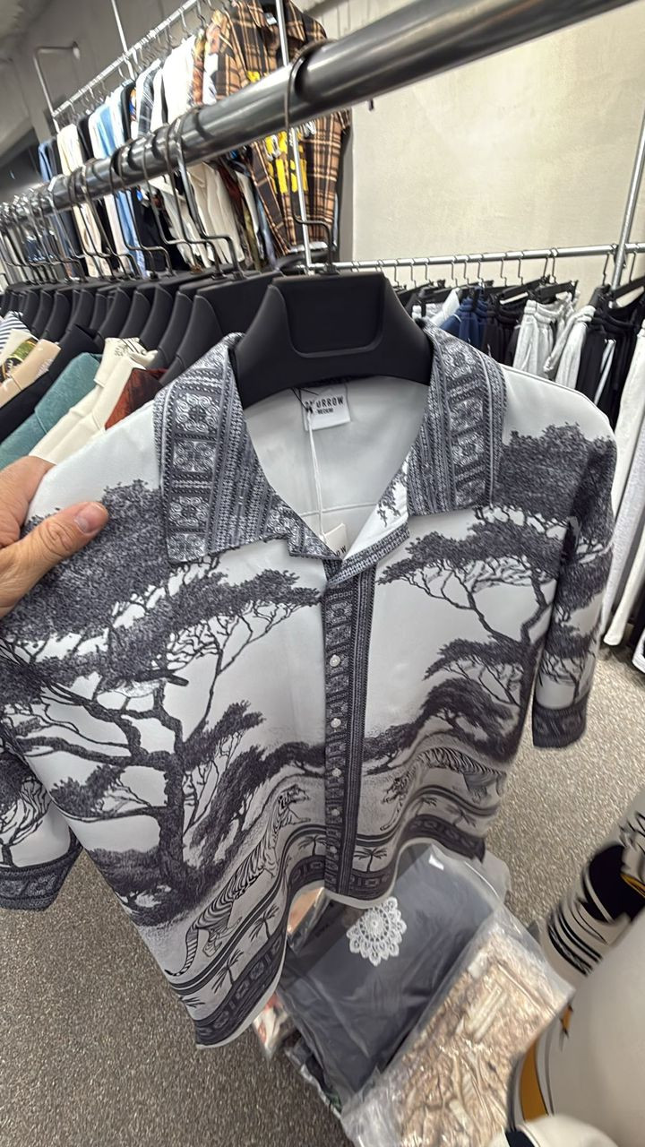 Men's Safari Wildlife Graphic Resort Shirt - Monochrome Tiger and Savannah Tree Print Button-Down - Vintage Nature Sketch Streetwear - Loose Fit Camp Collar Top