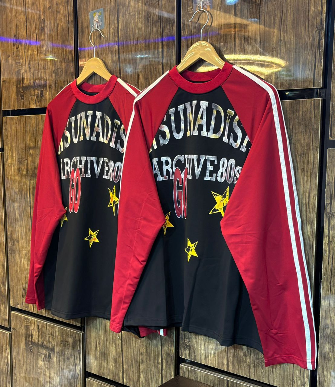 Men's Vintage Archive 80s Raglan Long Sleeve T-Shirt - Red & Black Colorblock Streetwear - Y2K Motorcore Graphic Tee with Stars - Retro Oversized Jersey Top