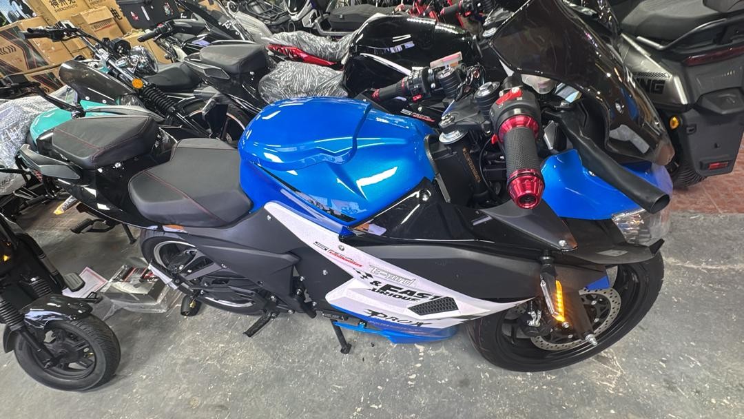 Fast & Furious E-Bird Pro Electric Sportbike – High-Capacity 100km Lithium Battery, [Watts]W Brushless Motor, Dual Hydraulic Disc Brakes, LED Racing Headlights – Long-Range Electric Motorcycle for Adu