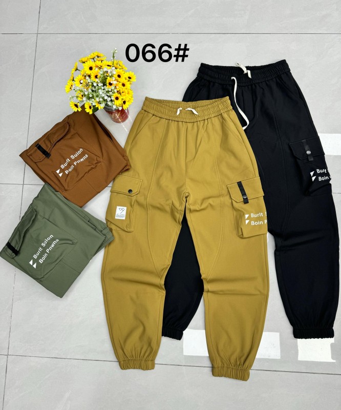 Men's Urban Utility Cargo Joggers – Slim Fit Multi-Pocket Streetwear Sweatpants with Elastic Waist and Cuffs – Durable Techwear Fashion