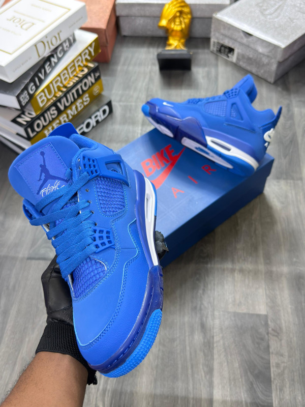 Men's Retro Purple Basketball Sneakers - Vibrant Violet Mid-Top Athletic Shoes - Trendy Fashion Hype Streetwear Trainers